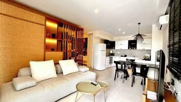 Deluxe Suite | Living area