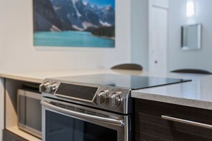 Interior - Pet-friendly 1 bedroom | Stampede & BMO | Parking (Calgary)