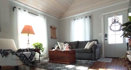 Cozy Basecamp: Big Comfort in a Small Home, Perfect for Exploring SW Minnesota