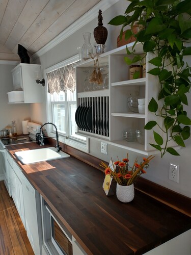 Cozy Basecamp: Big Comfort in a Small Home, Perfect for Exploring SW Minnesota