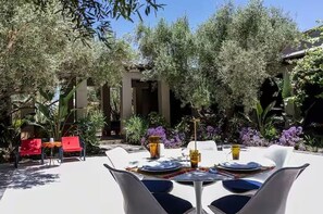Outdoor dining - Villa Ouidane Marrakech - Luxury heated pool (Marrakech)