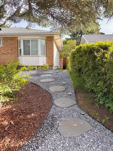 New | Intro Price | 3BR | Walk UofC | Games &Gym &Parking | 13m DT | 16m Airport