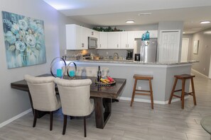 Dining - Blue Casita_Lehigh Acres (Lehigh Acres)