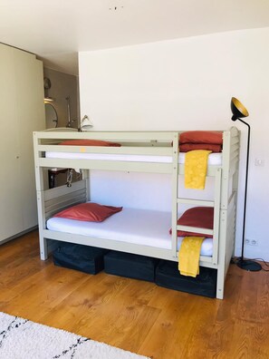 Room - Vrbo Property (Marseille)