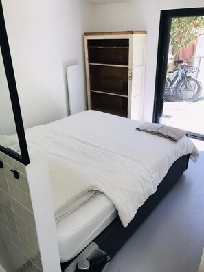 Room - Vrbo Property (Marseille)