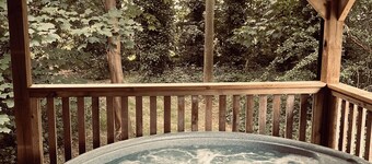 Cabin, woods, hot tub, stove, coast, porch, remote, private, secure garden.