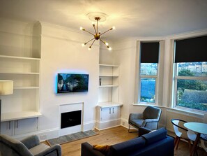 Living area - The Look out! Park, Hills, View. (Hastings)