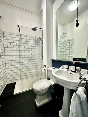 Bathroom - The Look out! Park, Hills, View. (Hastings)