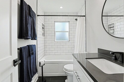 3Bedroom Escape W/ Pool Table + Workout Room