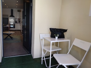 Dining - Iglu Beautiful apartment, two comfortable bedrooms, outdoor camera. Garden. (Villeneuve-le-Roi)