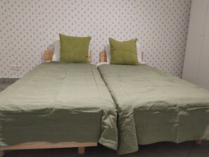 Iron/ironing board, internet, bed sheets - Iglu Beautiful apartment, two comfortable bedrooms, outdoor camera. Garden. (Villeneuve-le-Roi)