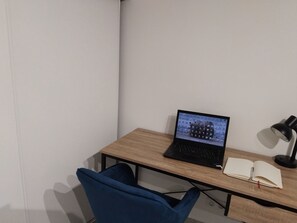 Interior - Iglu Beautiful apartment, two comfortable bedrooms, outdoor camera. Garden. (Villeneuve-le-Roi)