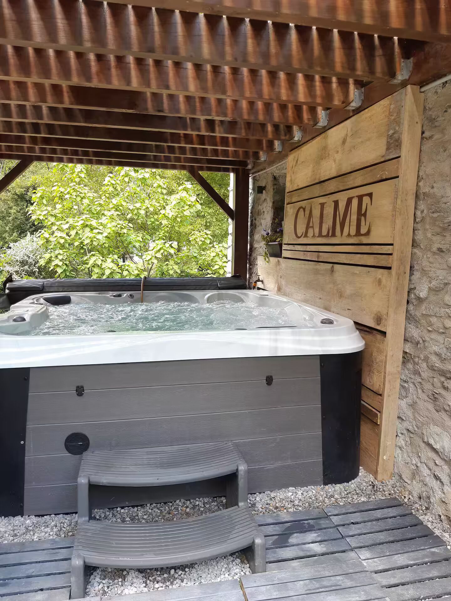 Bain à remous extérieur