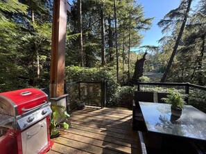 Outdoor dining - Coastal Rainforest Haven by Wild Pacific Trail (Ucluelet)