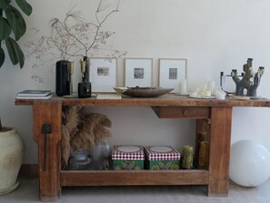 Interior - Mas Baudran, a bird paradise on the outskirts of Arles. (Arles)