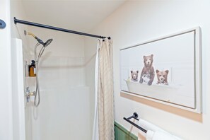 Hair dryer, towels, soap, toilet paper - Hikers Hideaway - riverfront - hot tub - WiFi! (Gold Bar)