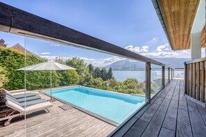 A heated pool - Villa Richardière - Accès privé au lac et piscine (Veyrier-du-Lac)