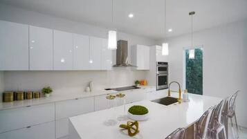 Comfort Villa | Private kitchen