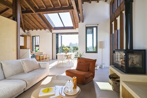 TV - Villa Iris - Vue mer, plage à pied, piscine chauffée et jacuzzi (Saint-Jean-de-Luz)