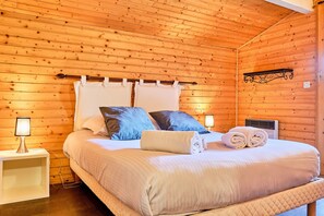 Iron/ironing board, free WiFi, bed sheets - Chalet Solariale - Three Bedroom House, Sleeps 6 (La Teste-de-Buch)