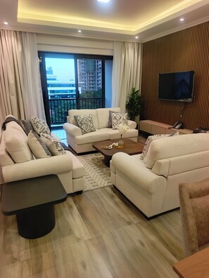 Smart TV - Serene 2-bedroom apartment in Nairobi perfect for your getaway (Nairobi)