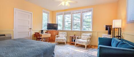 2 bedrooms, iron/ironing board, free WiFi, bed sheets