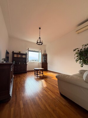 Living area - Breeze albaro apartment (Genova)
