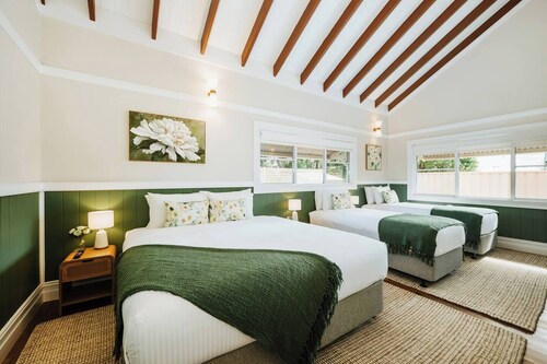 Bathurst Lodge Historic Modern Retreat w Alfresco