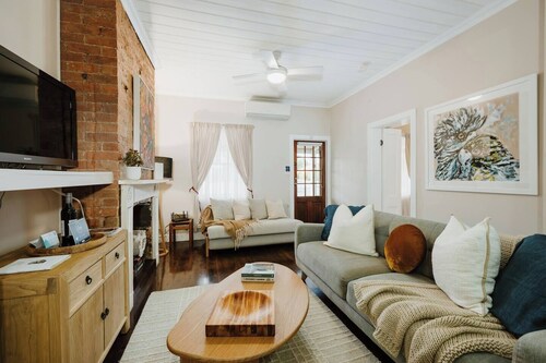 Percys Cottage Storybook Heritage Charm in Town
