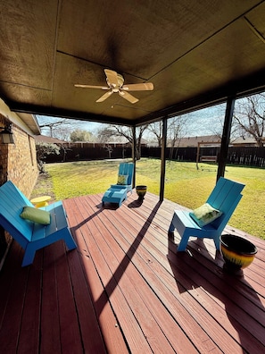 Terrace/patio - Charming 3BR home with big yard, across park and lake in Grand Prairie (Grand Prairie)