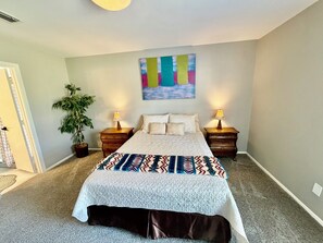 3 bedrooms, iron/ironing board, free WiFi, bed sheets - Charming 3BR home with big yard, across park and lake in Grand Prairie (Grand Prairie)