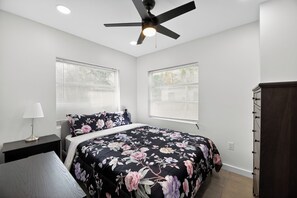 3 bedrooms, iron/ironing board, WiFi, bed sheets - LUX Home Mins to Beach & Broward Health Medical Center (Fort Lauderdale)