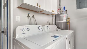 Apartment (2 Bedrooms) | Interior - Ormond Court Unit 1 by Avantstay 3 Blocks to Sand + Walk to Belmont Park Mission Beach (San Diego)