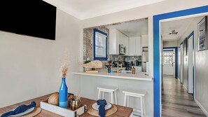 Apartment (2 Bedrooms) | Interior - Ormond Court Unit 1 by Avantstay 3 Blocks to Sand + Walk to Belmont Park Mission Beach (San Diego)