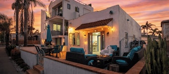 Ormond Court Unit 1 by Avantstay 3 Blocks to Sand + Walk to Belmont Park Mission Beach