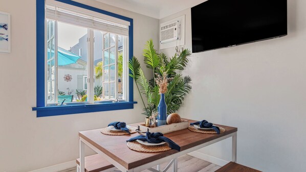 Apartment (2 Bedrooms) | Interior - Ormond Court Unit 1 by Avantstay 3 Blocks to Sand + Walk to Belmont Park Mission Beach (San Diego)