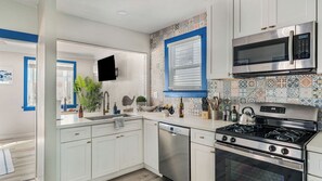 Apartment (2 Bedrooms) | Interior - Ormond Court Unit 1 by Avantstay 3 Blocks to Sand + Walk to Belmont Park Mission Beach (San Diego)