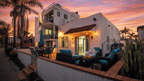 Ormond Court Collection by Avantstay Coastal 3-units Compound + Patio + BBQ Walk to Beach