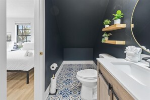 Shower - Newly Renovated 4 BR near downtown Indy w Garage! (Indianapolis)