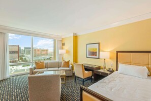 Laptop workspace, iron/ironing board, free WiFi - Trump Studiio (Las Vegas)