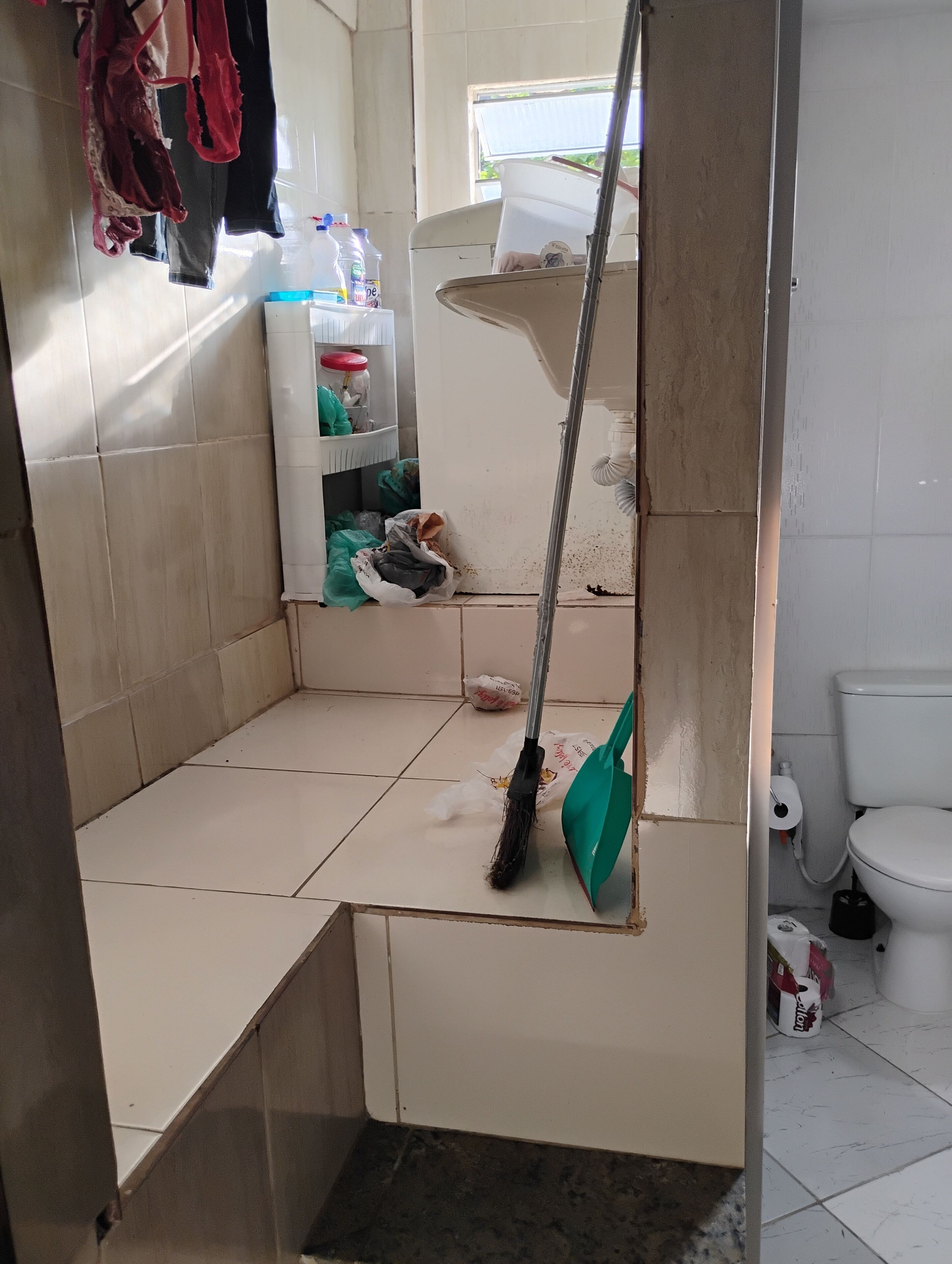 Shower, towels, soap, toilet paper