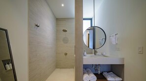 Dusche, Haartrockner, Handtücher, Shampoo