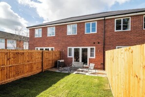 Terrace/patio - Perfect Booking | 3 Bed with Driveway Parking (Churchdown)