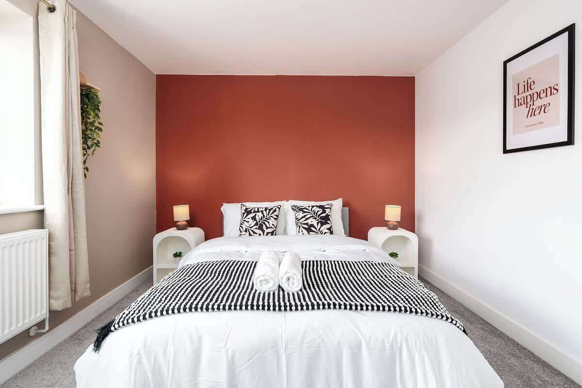 3 bedrooms, iron/ironing board, travel cot, free WiFi