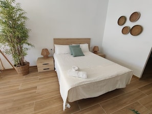 Room - 55 m2 Suite, private bathroom and terrace. My little house in Garraf (Garraf)