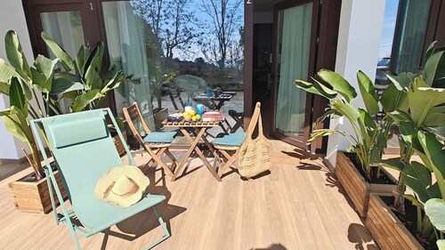 55 m2 Suite, private bathroom and terrace. My little house in Garraf