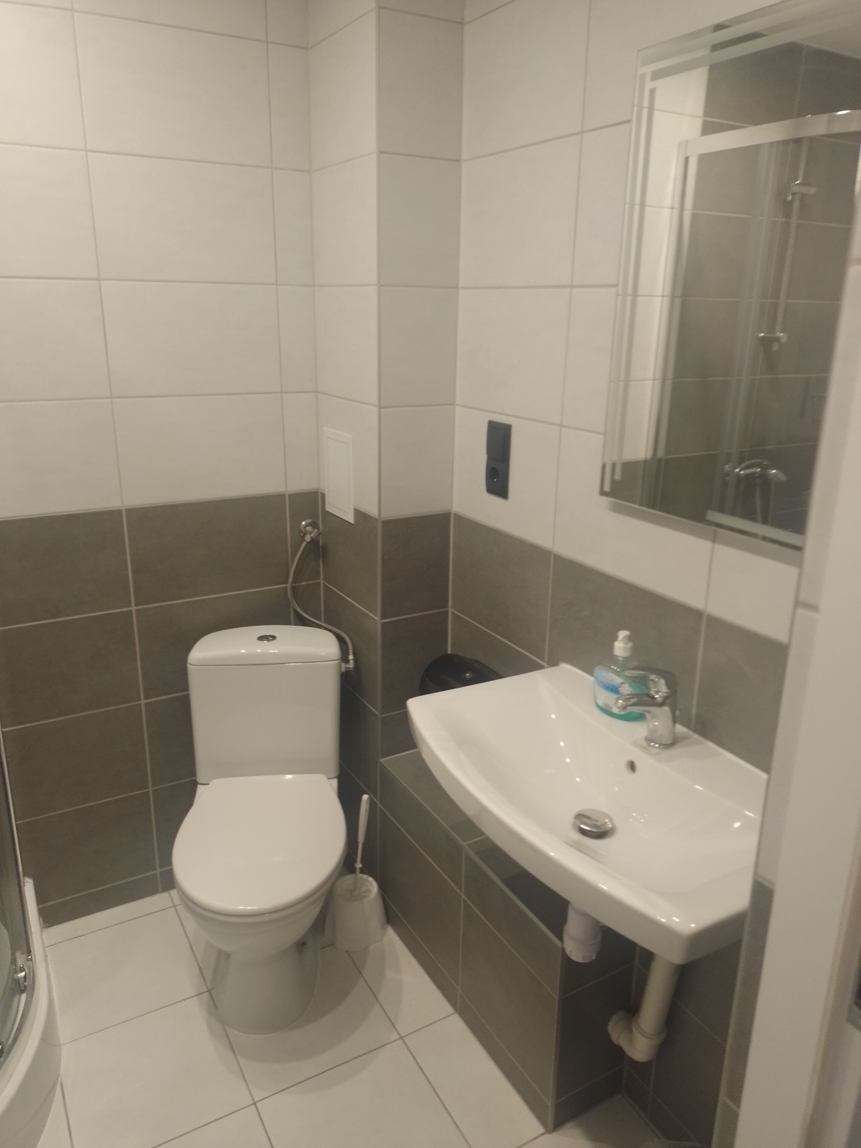 Superior Double Room Single Use | Bathroom | Shower, towels, soap, shampoo