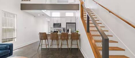 Nhà liên kế Cao cấp, 2 phòng ngủ, không hút thuốc, bếp