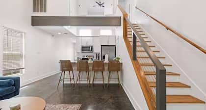 Oaks Cottages Modern 2BR Retreat