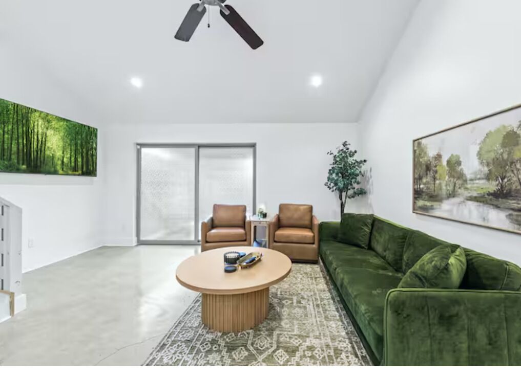 Luxury Townhome, 2 Bedrooms, Non Smoking, Kitchen | Living area